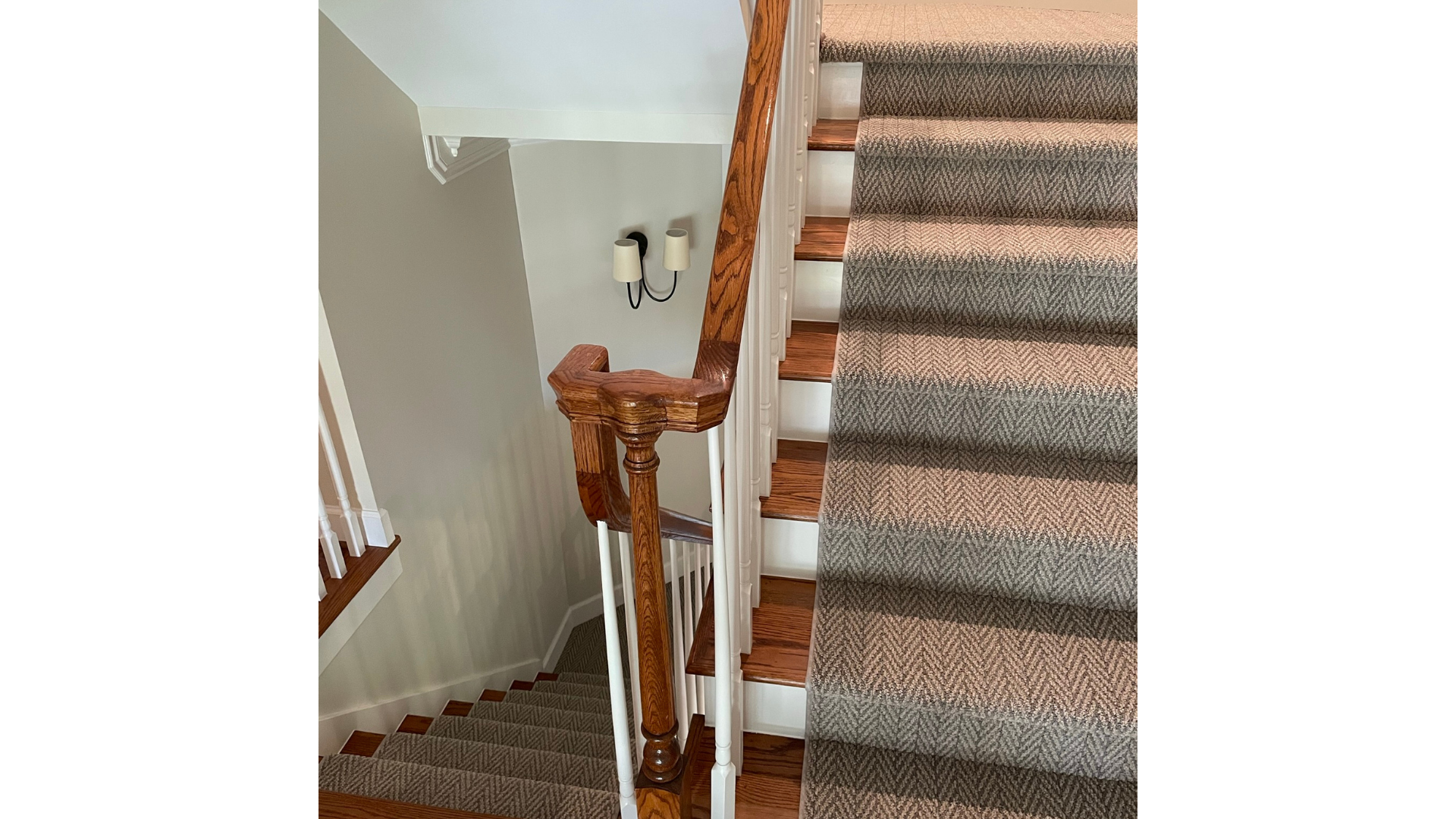 Elegant carpet runner for residential staircase